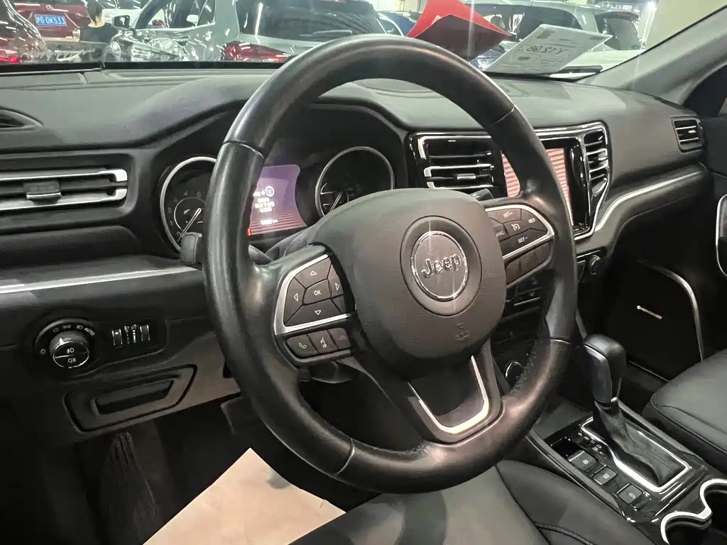 Jeep Grand Commander 2019 — фото 9