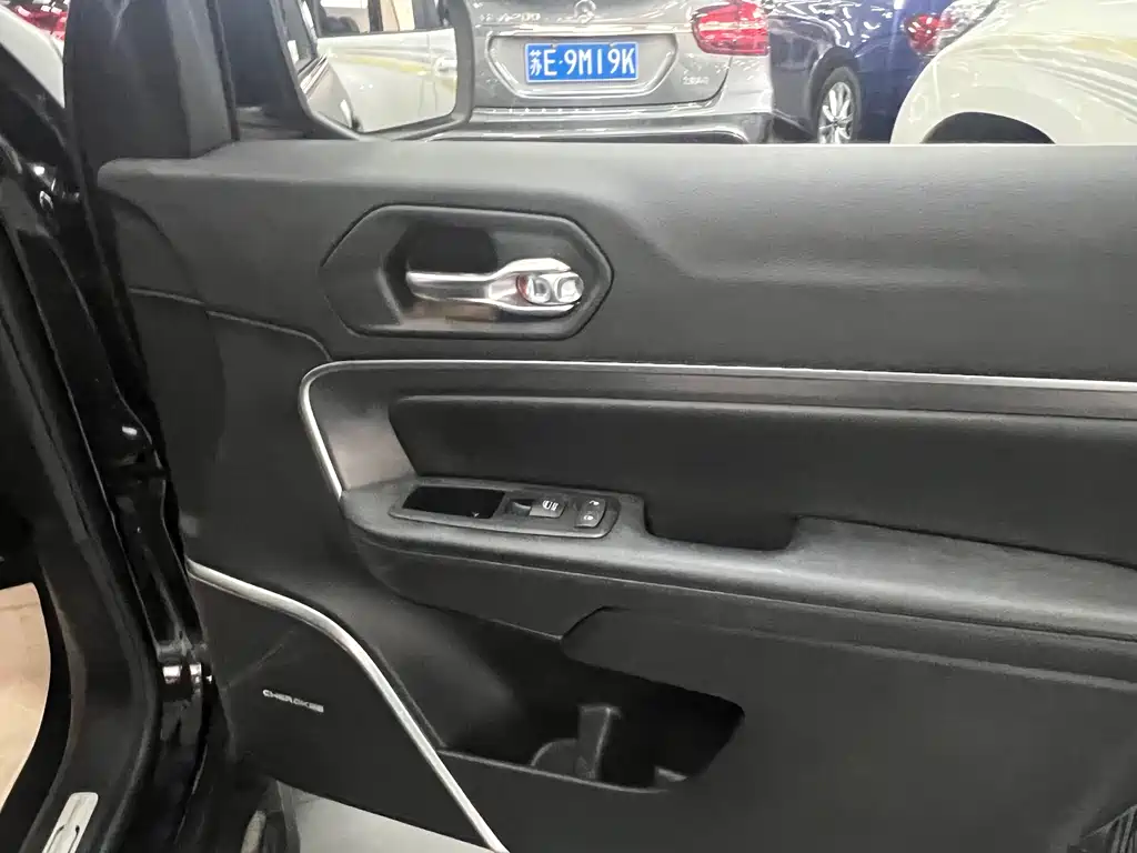 Jeep Grand Commander 2019 — фото 15