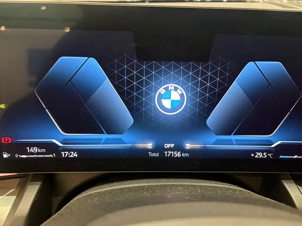 BMW 5 Series 2025 — фото 11