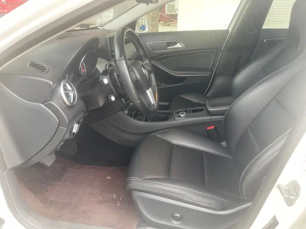 Mercedes-Benz GLA 2016 — фото 12