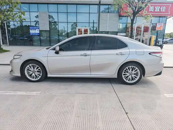 Toyota Camry 2019