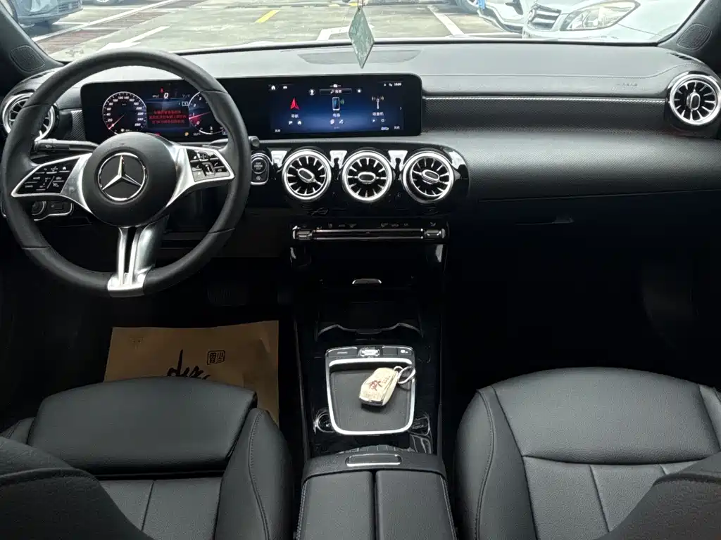 Mercedes-Benz A-Class 2024 — фото 10