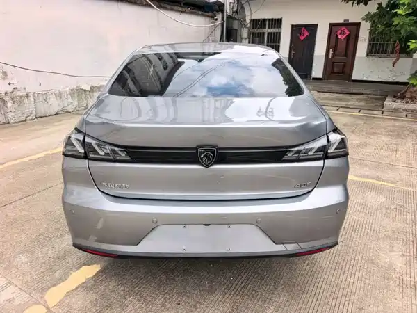 Peugeot 408 2023