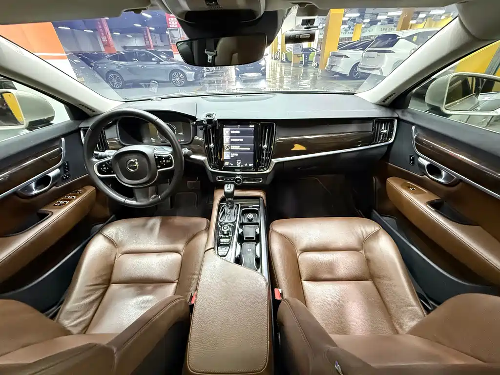 Volvo S90 2017 — фото 19