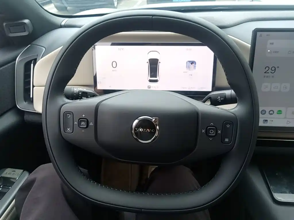 Volvo XC70 PHEV 2025 — фото 11