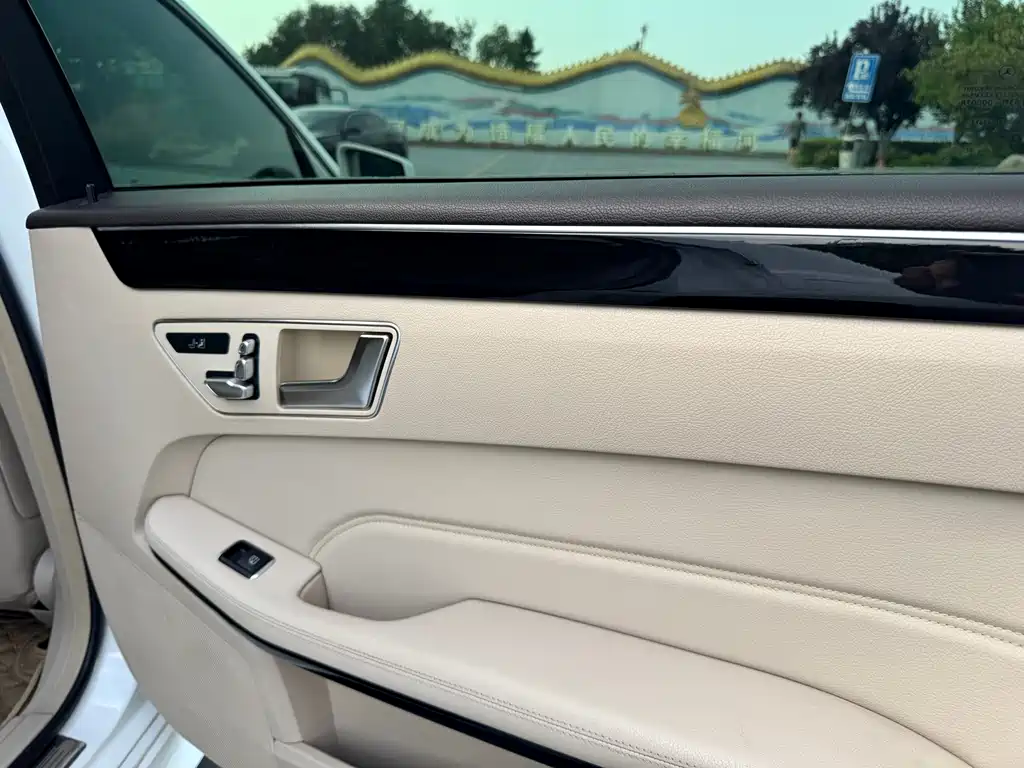 Mercedes-Benz E-Class 2015 — фото 16