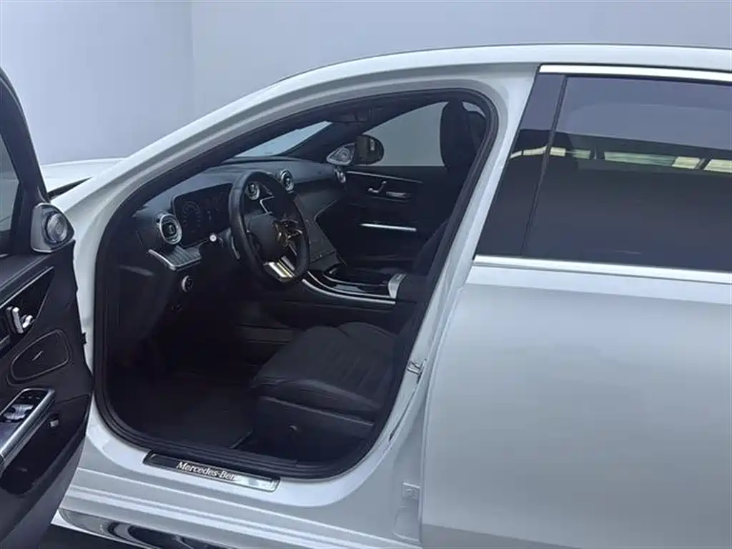 Mercedes-Benz C-Class 2023 — фото 19