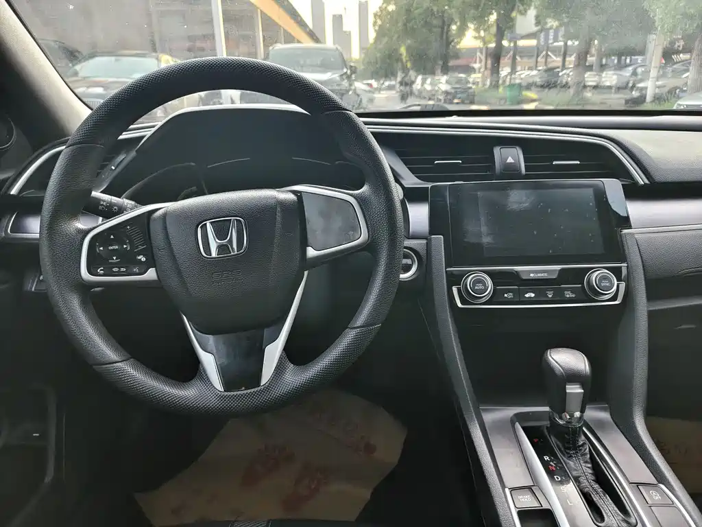 Honda Civic 2019 — фото 10