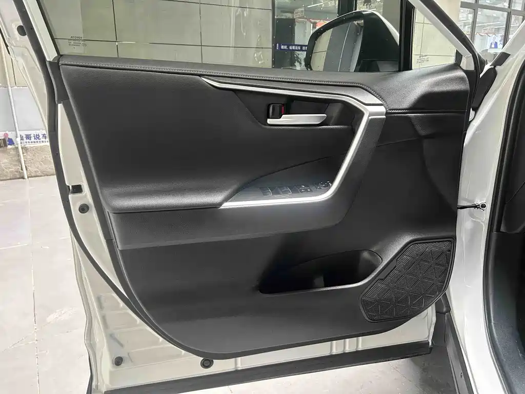 Toyota Wildlander 2023 — фото 10