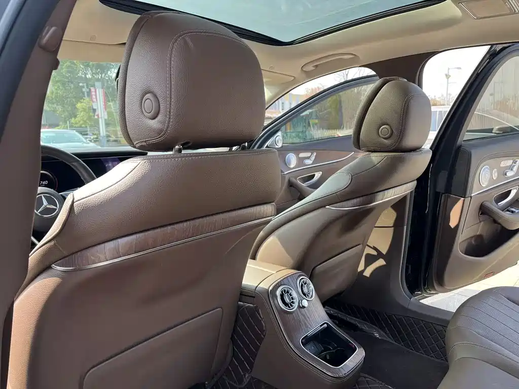 Mercedes-Benz E-Class 2022 — фото 17
