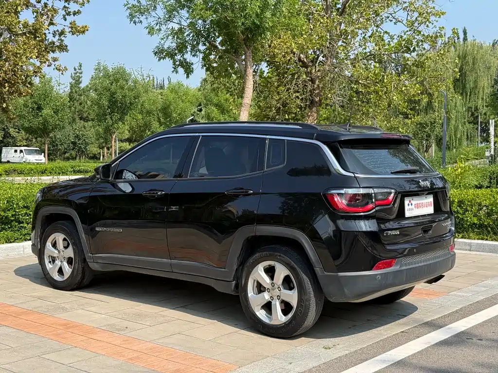 Jeep Compass 2018 — фото 20