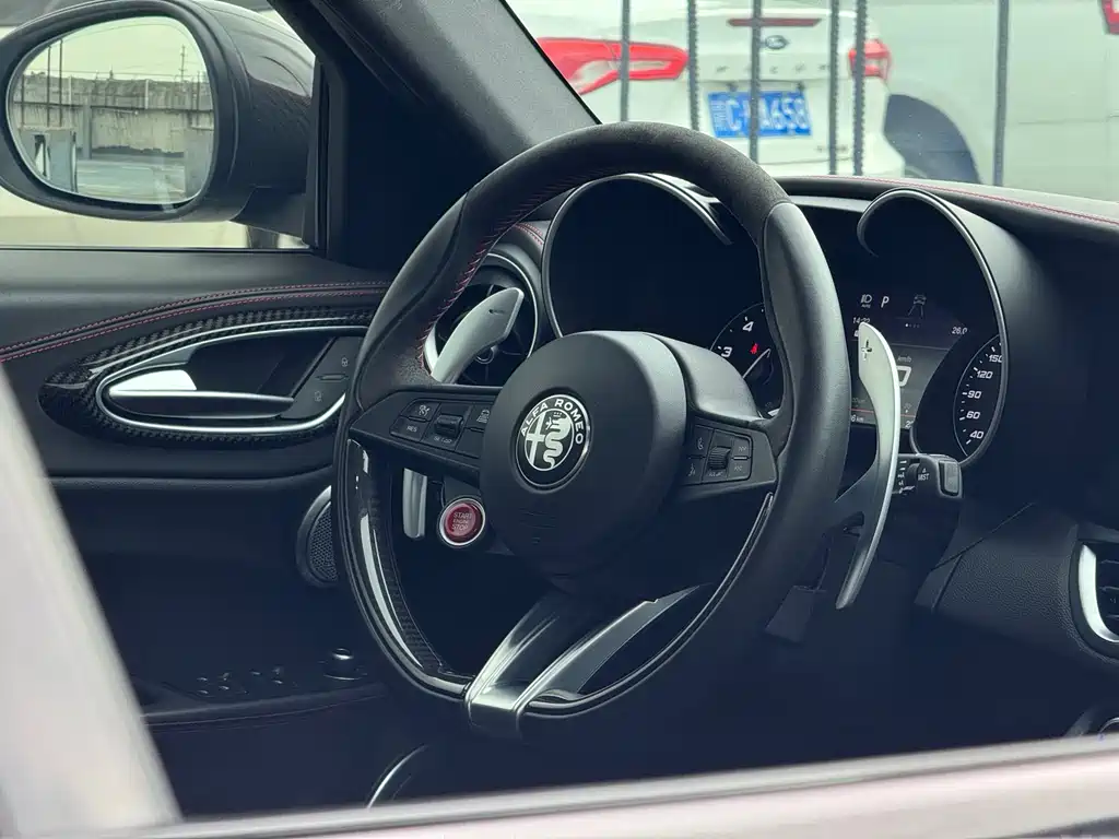 Alfa Romeo Giulia 2020 — фото 12