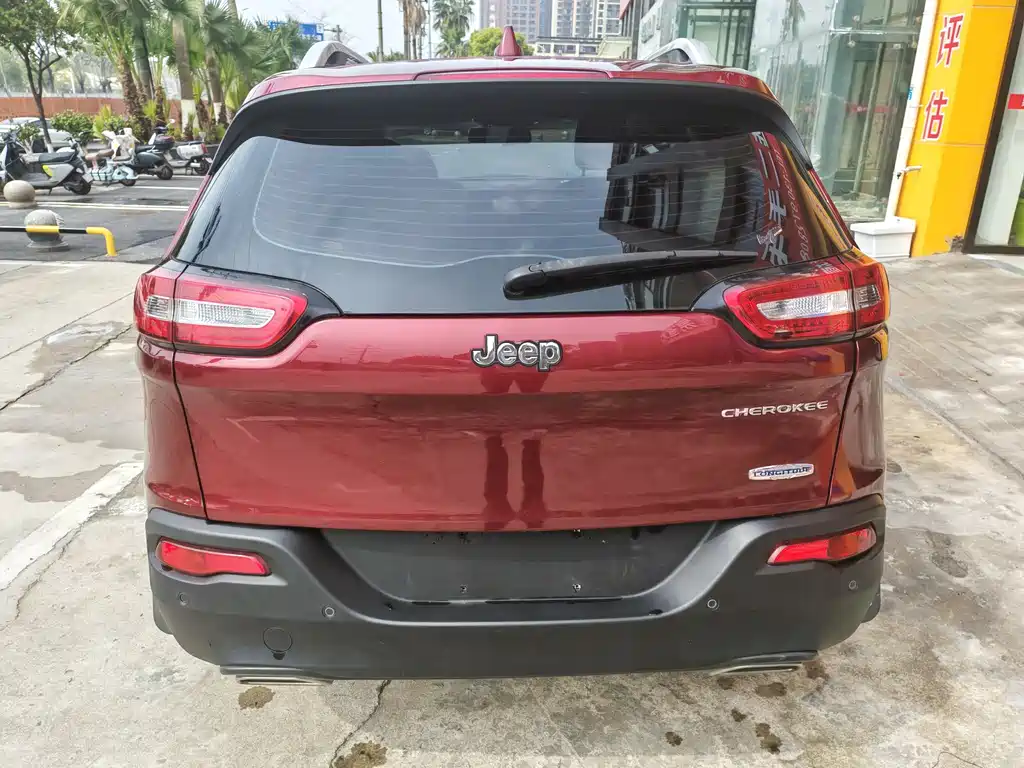 Jeep Cherokee 2016 — фото 5