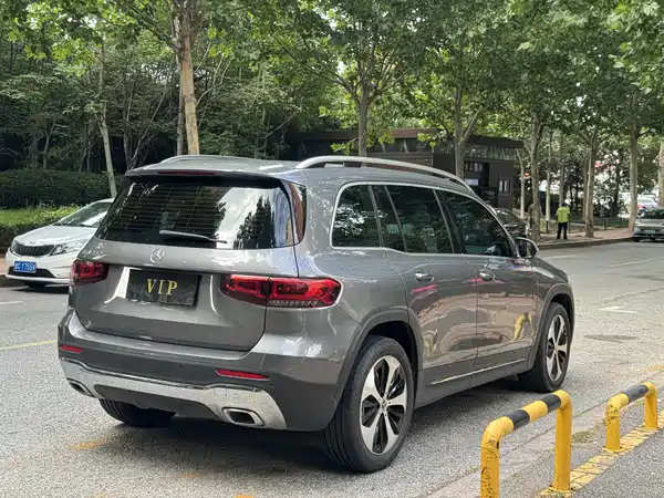 Mercedes-Benz GLB 2023