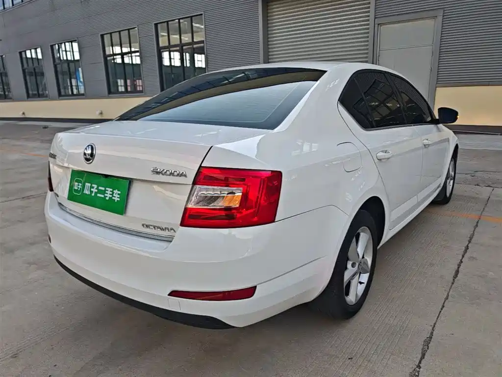 Skoda Octavia 2015 — фото 7
