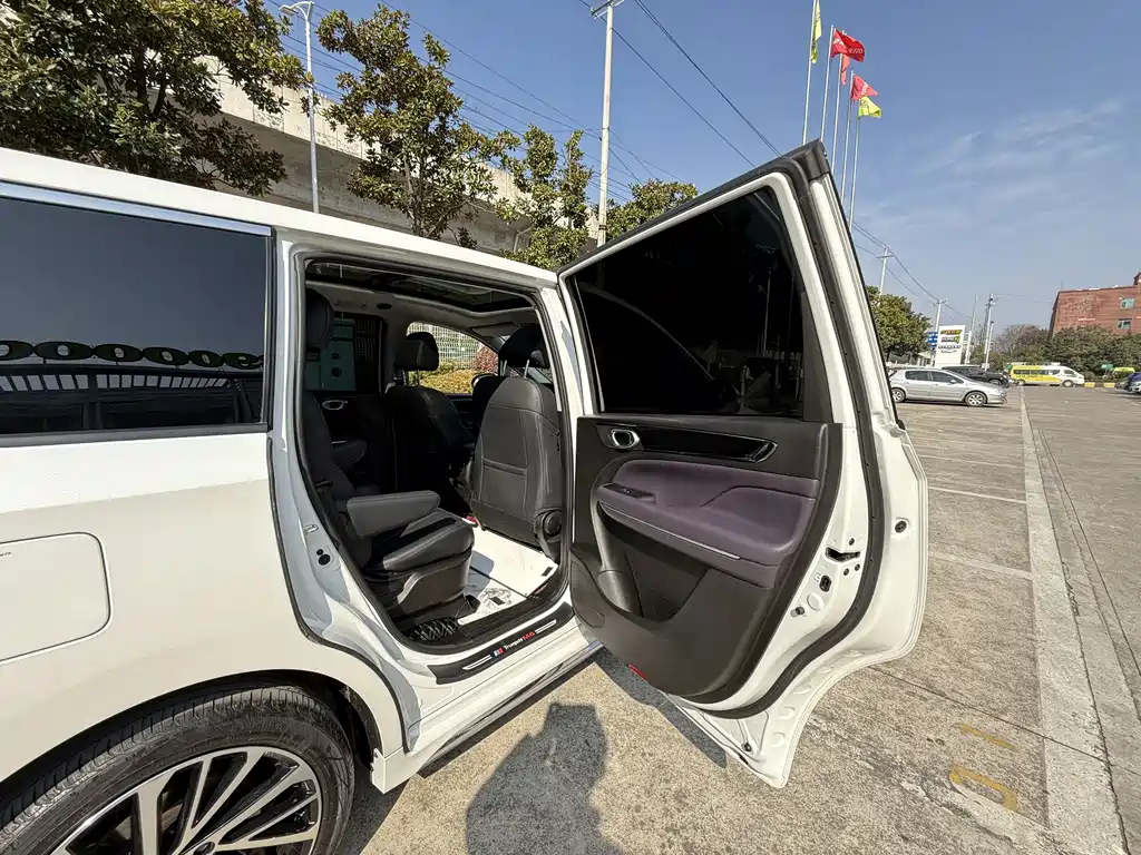 GAC Motor Trumpchi M6 2024 — фото 16