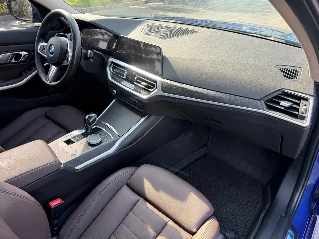 BMW 3 Series 2019 — фото 18