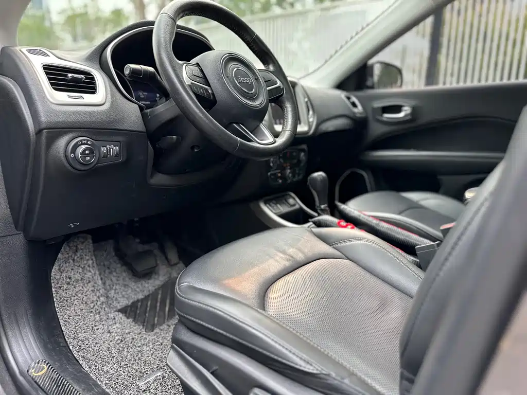 Jeep Compass 2019 — фото 10
