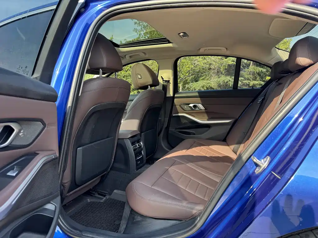 BMW 3 Series 2019 — фото 11