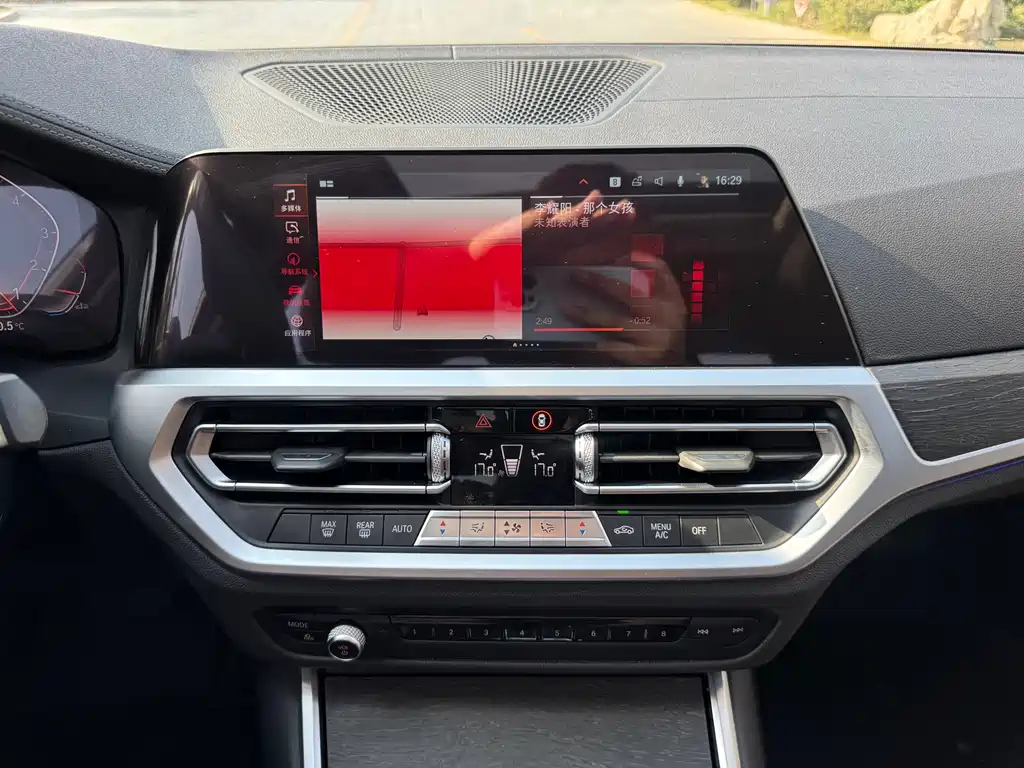 BMW 3 Series 2019 — фото 14