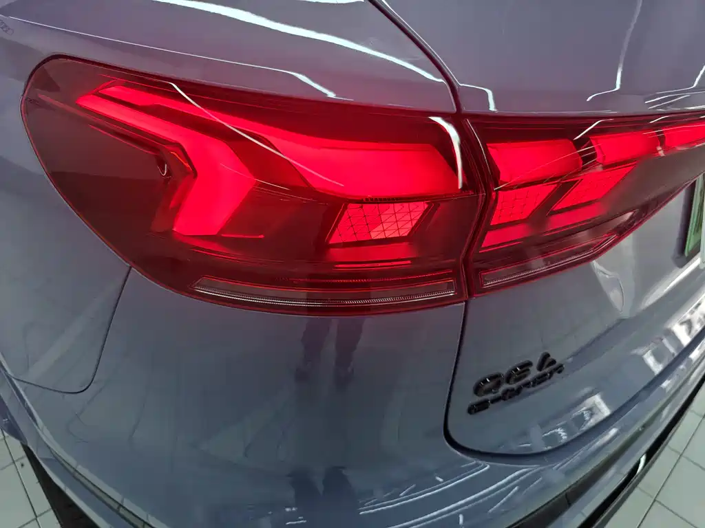 Audi Q6L E-Tron 2025 — фото 16