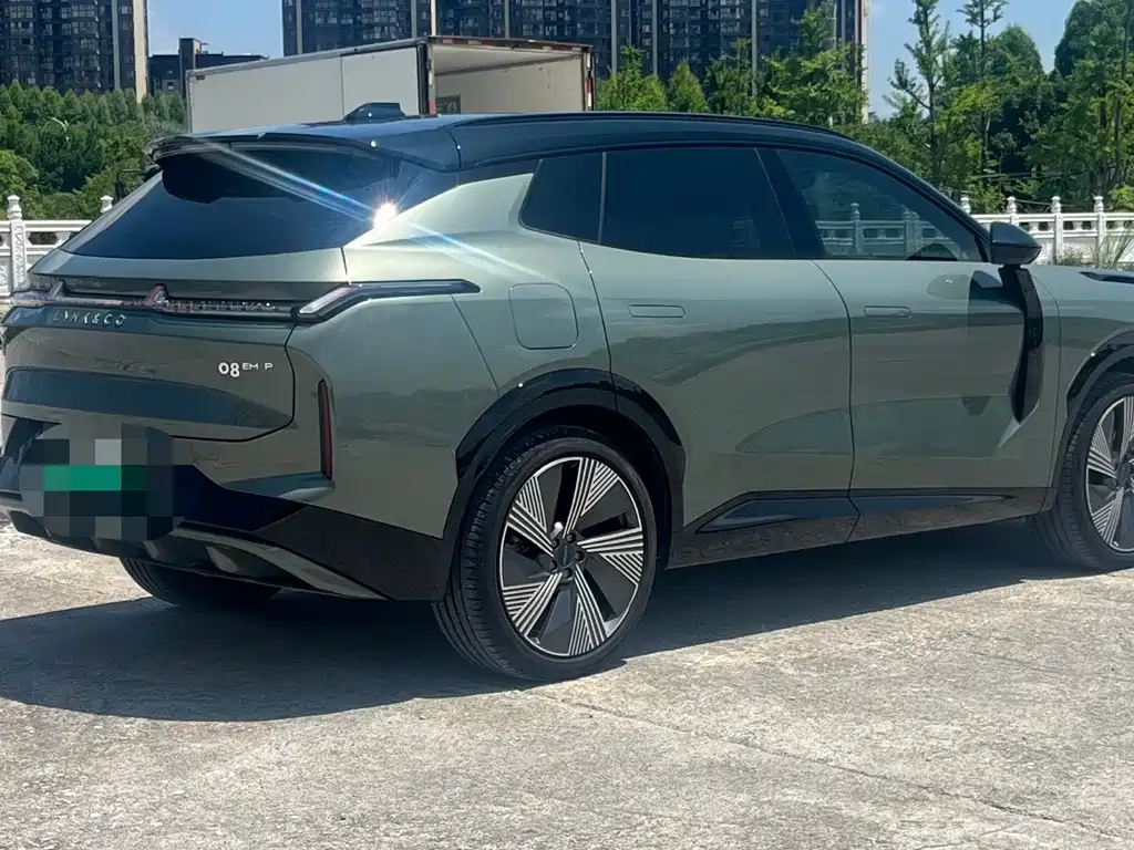 Lynk & Co 08 EM-P 2024