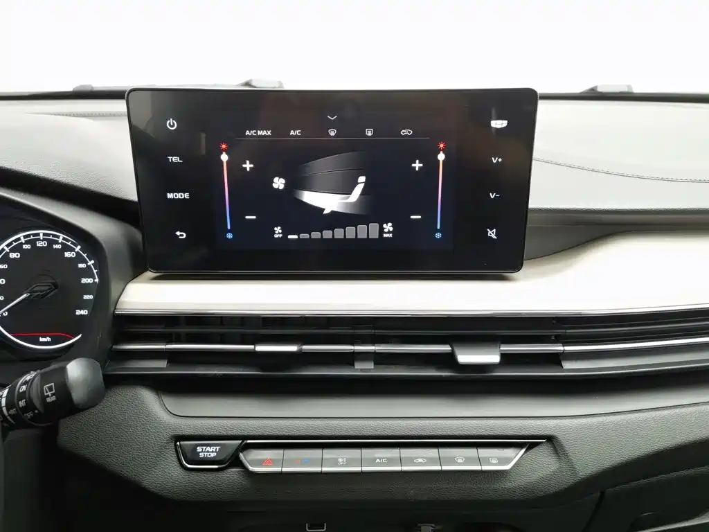 Geely Vision X3 2021 — фото 12