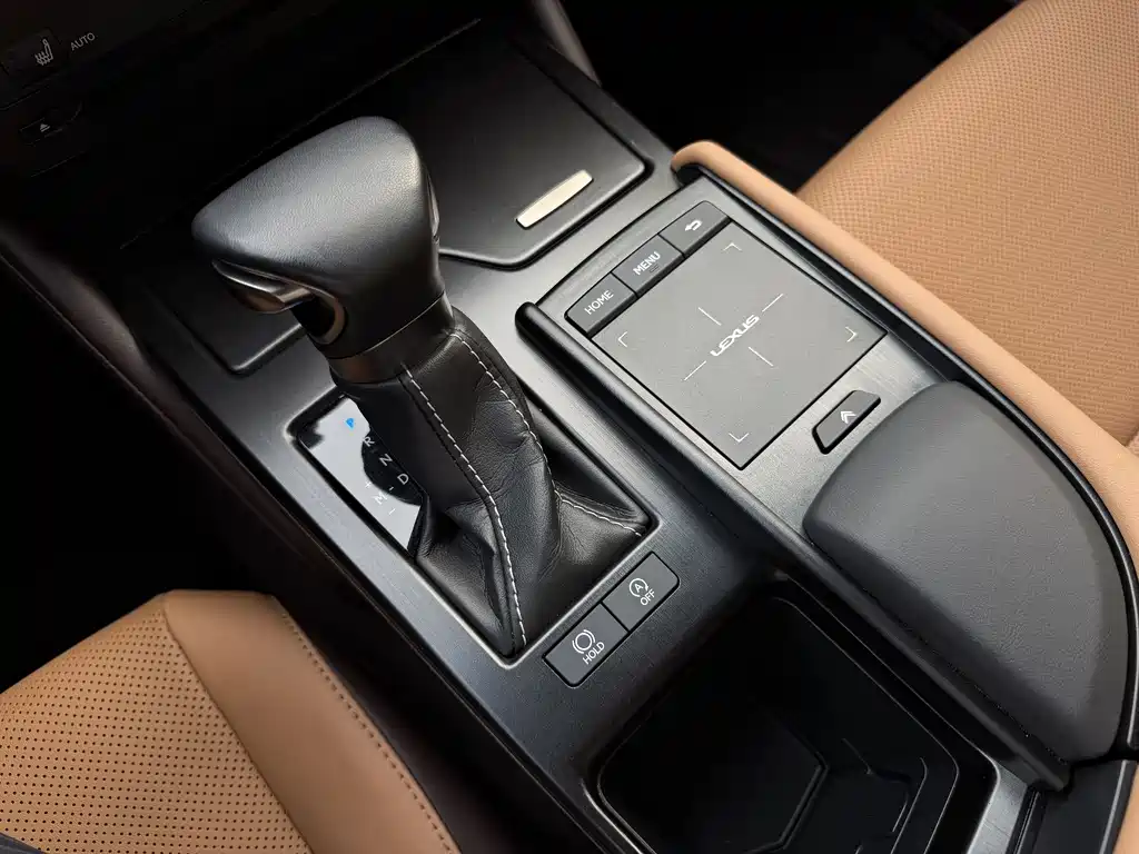 Lexus ES 2021 — фото 10