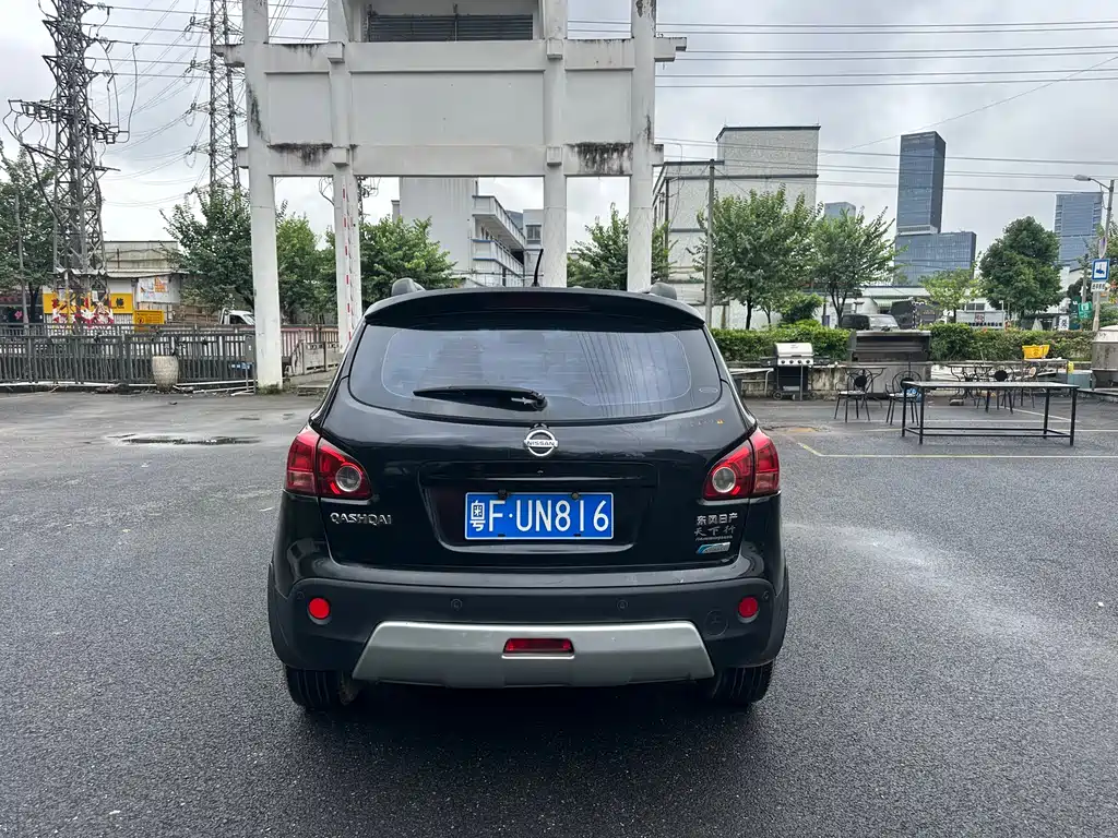 Nissan Fresco 2009