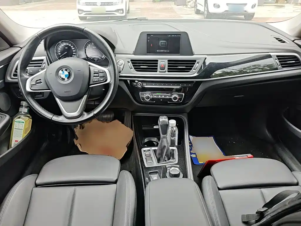 BMW 1 Series 2018 — фото 10