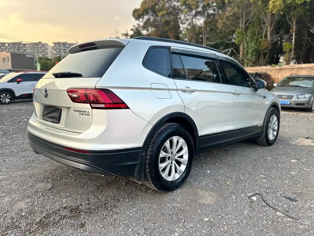 Volkswagen Tiguan L 2017 — фото 5