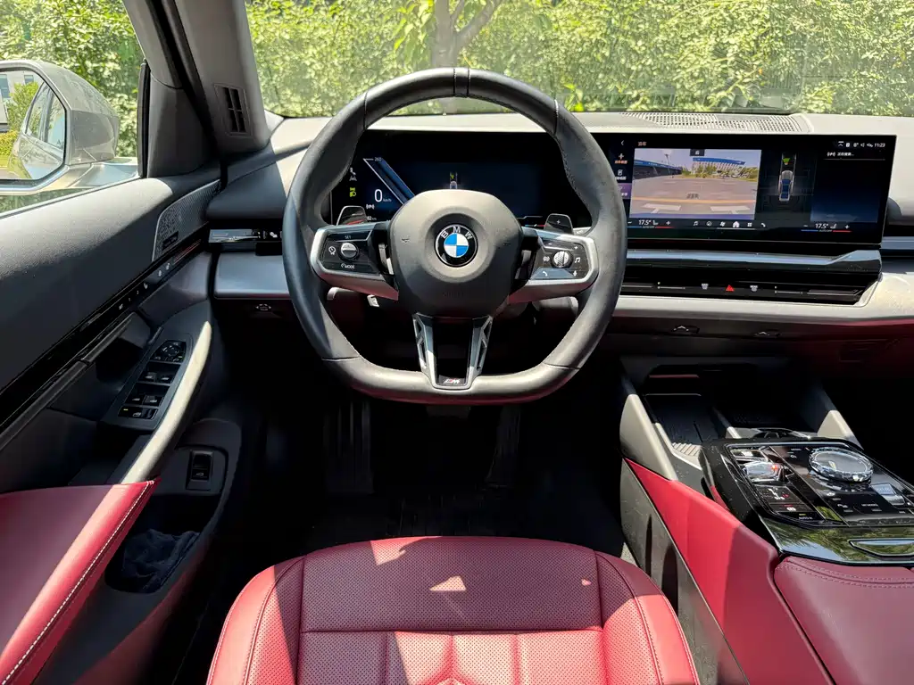 BMW 5 Series 2025 — фото 19