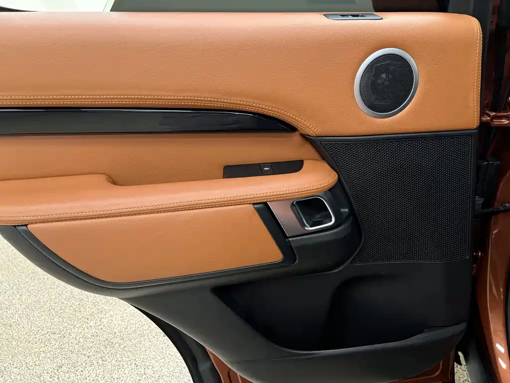 Land Rover Discovery 2018 — фото 33
