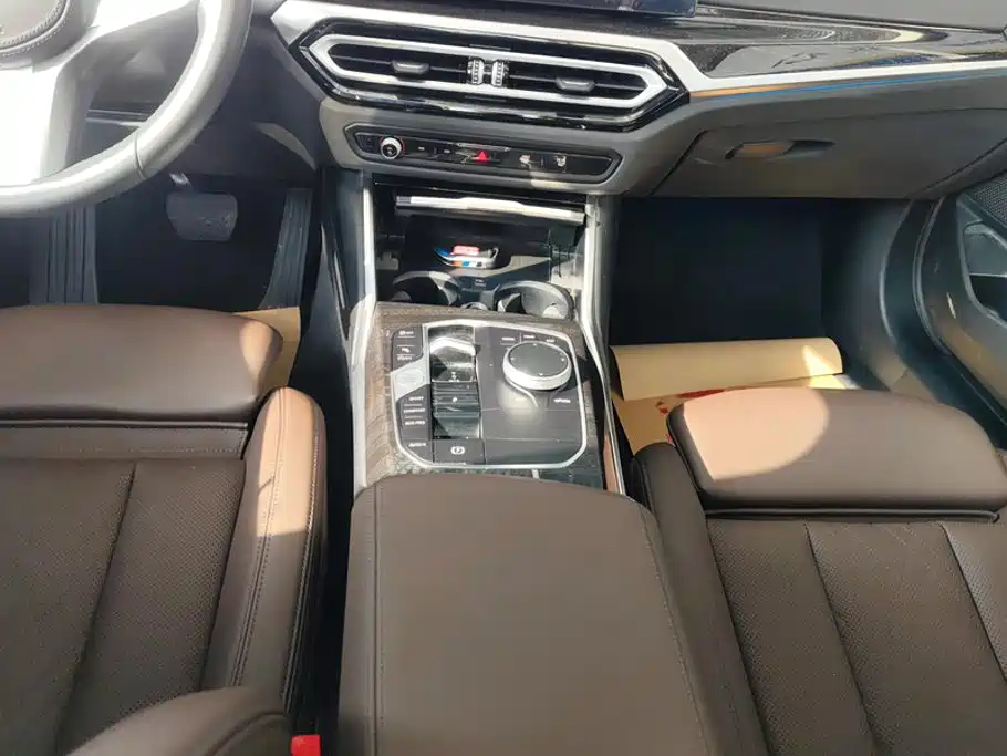 BMW 3 Series 2023 — фото 16