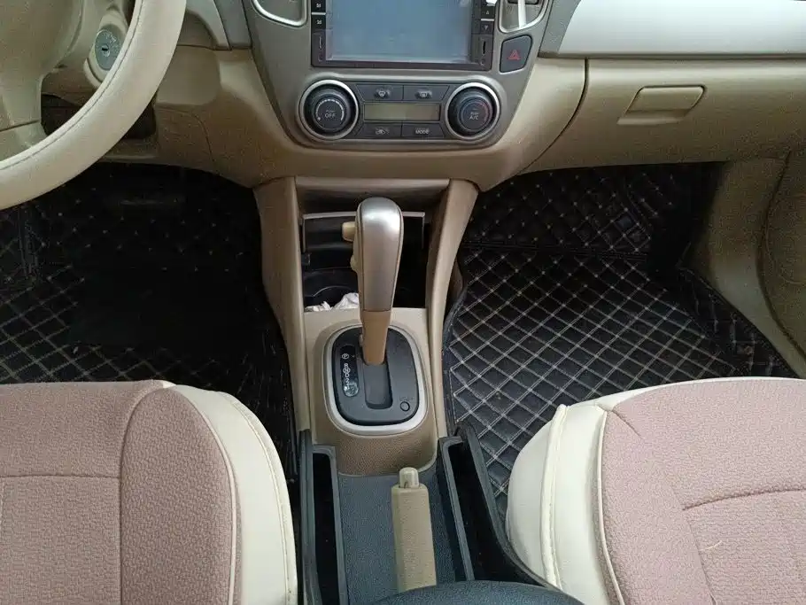 Nissan Sylphy 2015 — фото 16