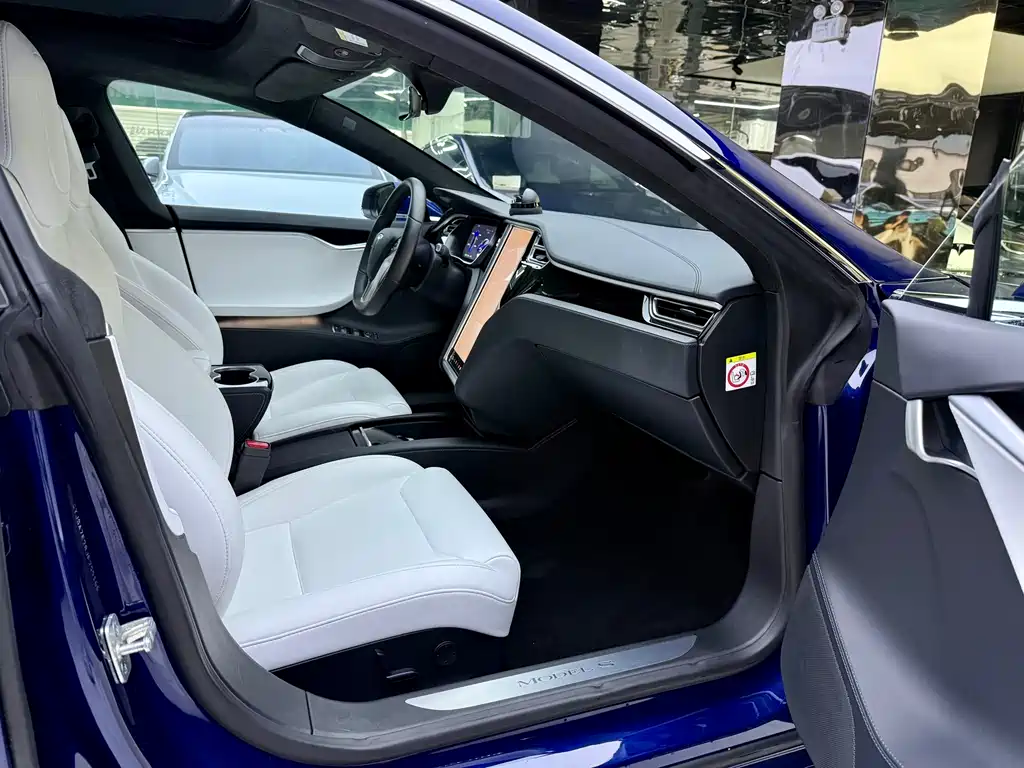Tesla Model S 2018 — фото 10