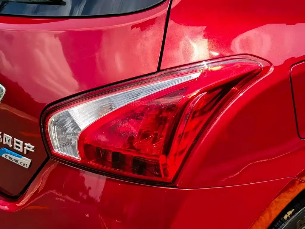 Nissan Tiida 2015 — фото 11