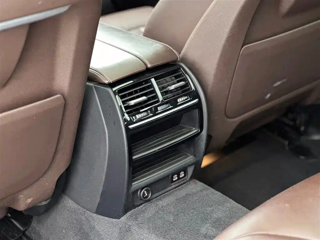BMW 5 Series New Energy 2020 — фото 12