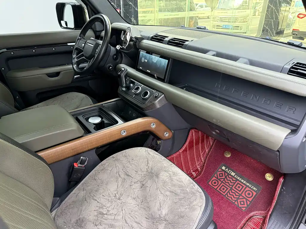Land Rover Defender 2021 — фото 17