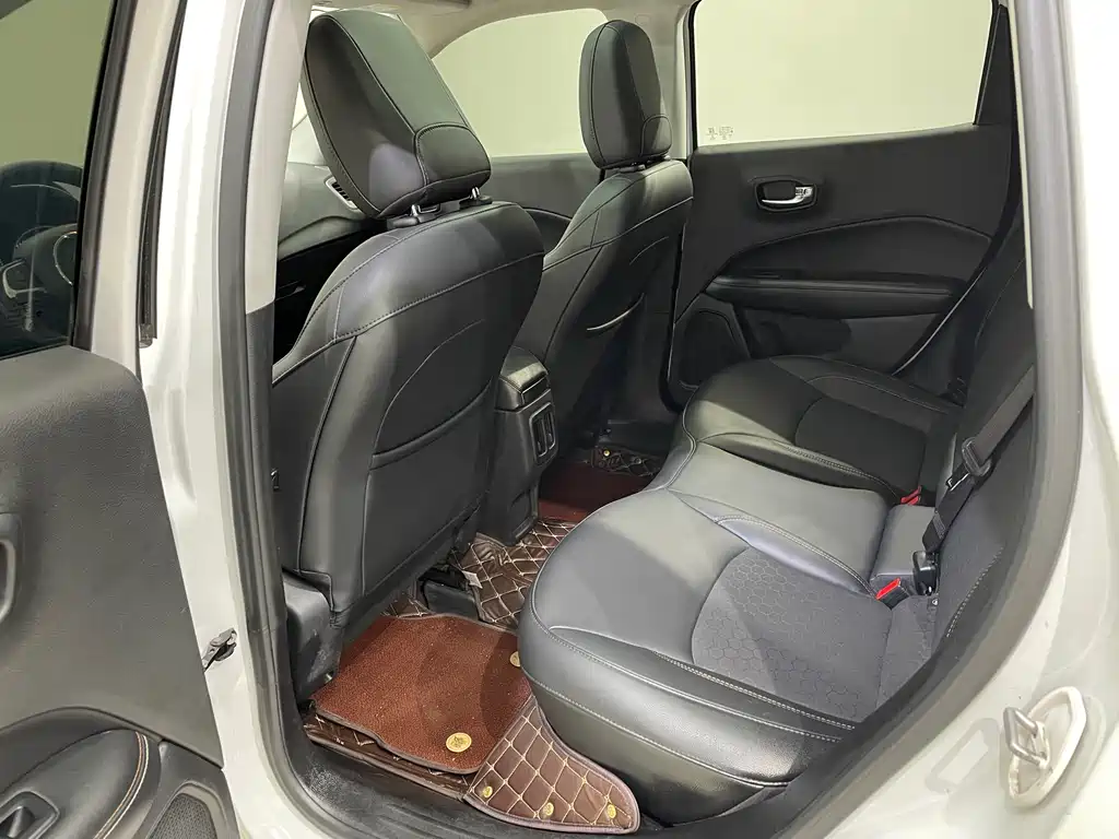 Jeep Compass 2020 — фото 13