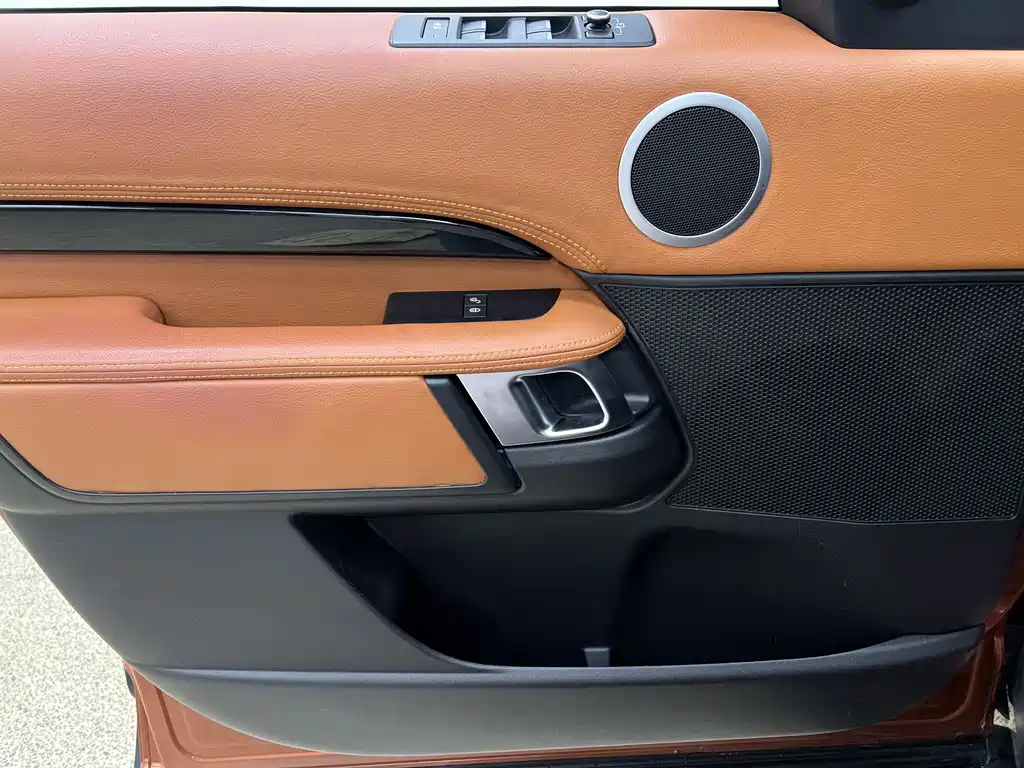 Land Rover Discovery 2018 — фото 41