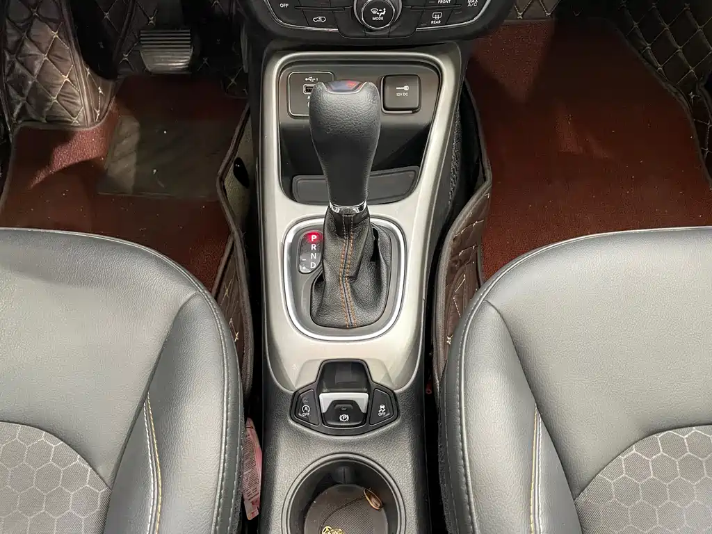 Jeep Compass 2020 — фото 17