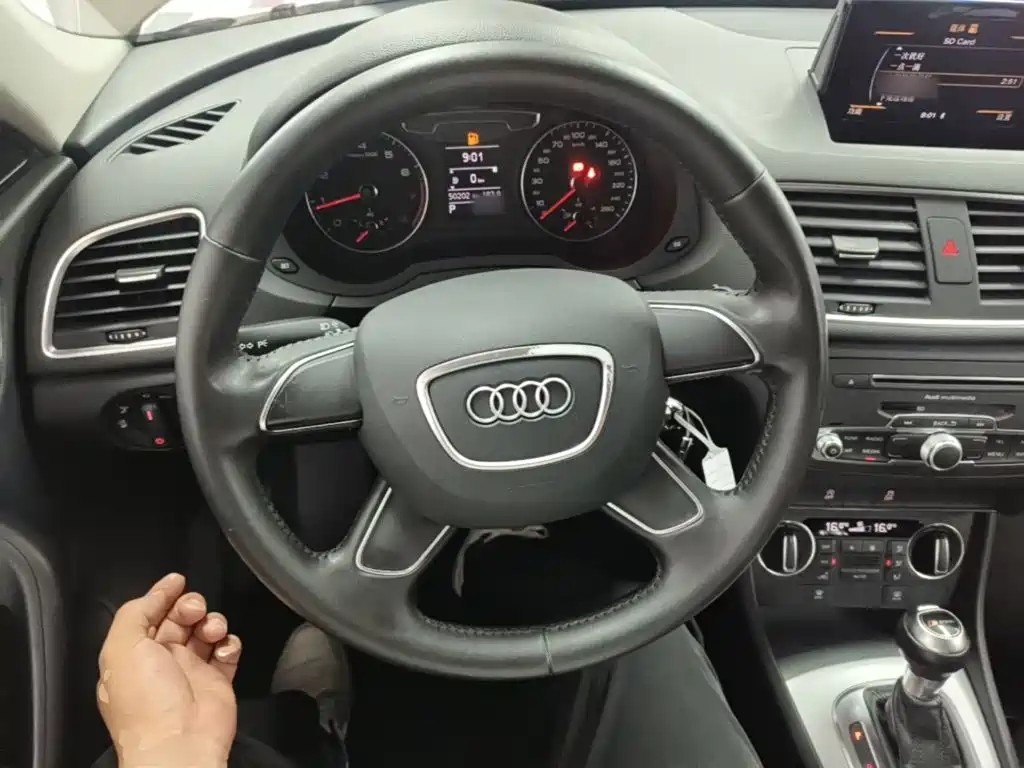 Audi Q3 2016 — фото 11