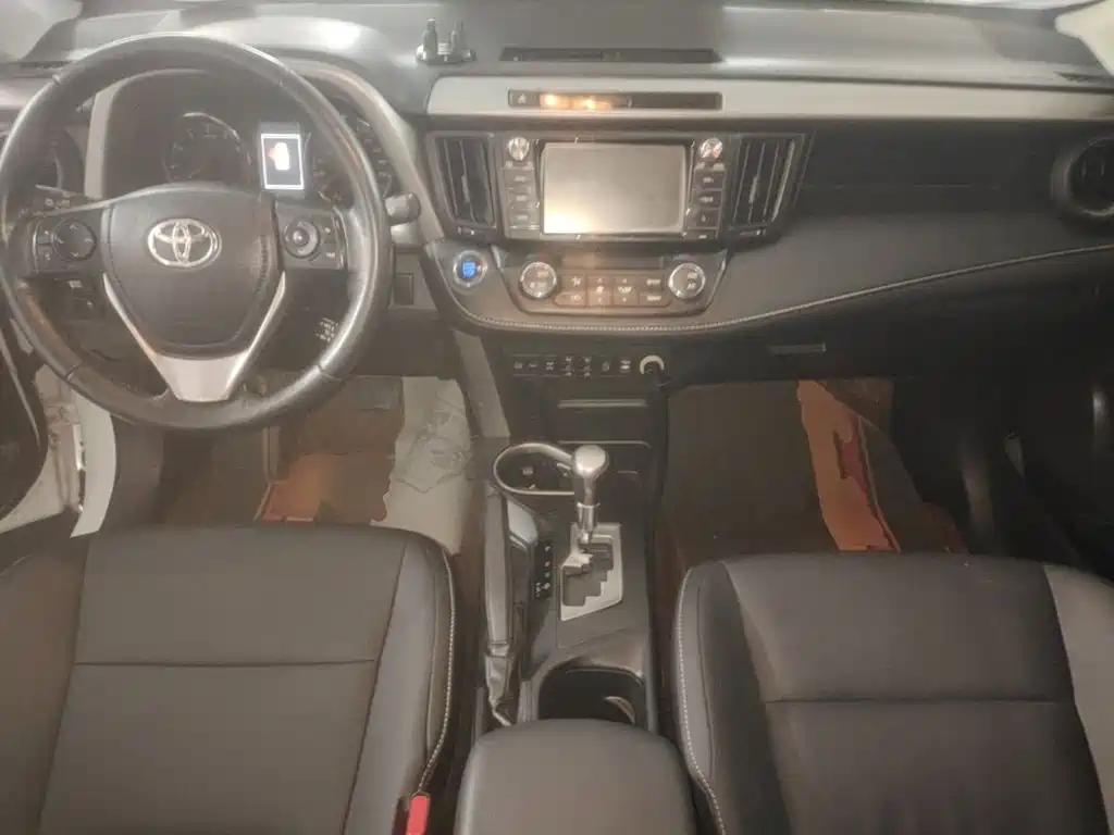 Toyota RAV4 2017 — фото 10