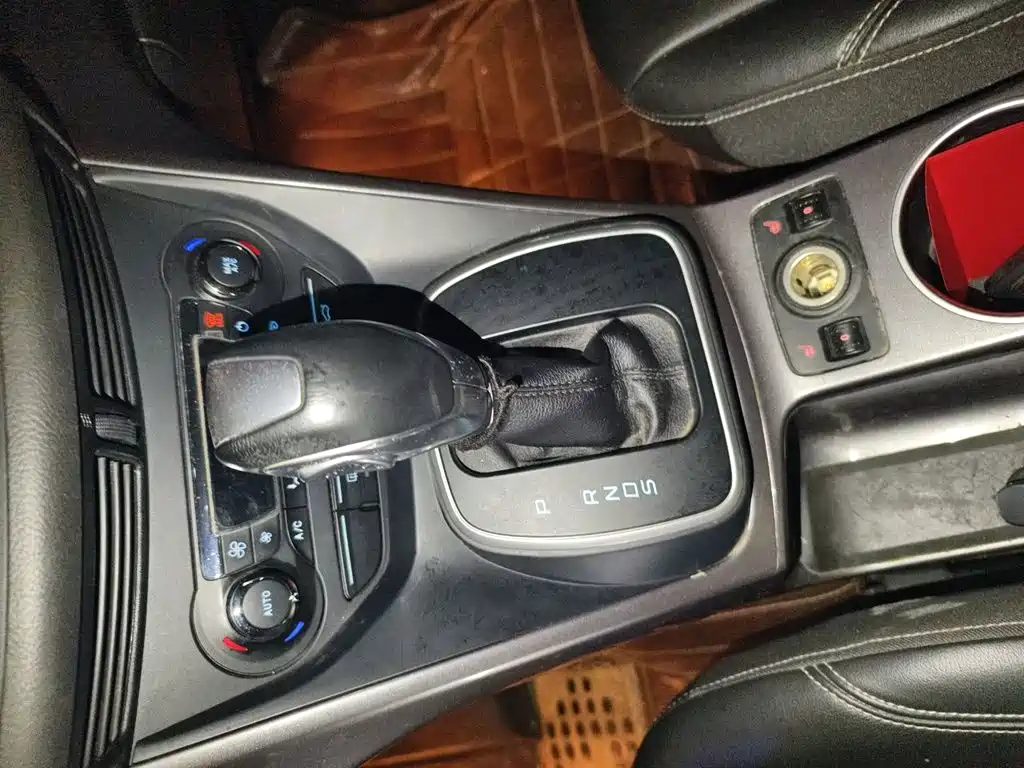 Ford Kuga 2015 — фото 15