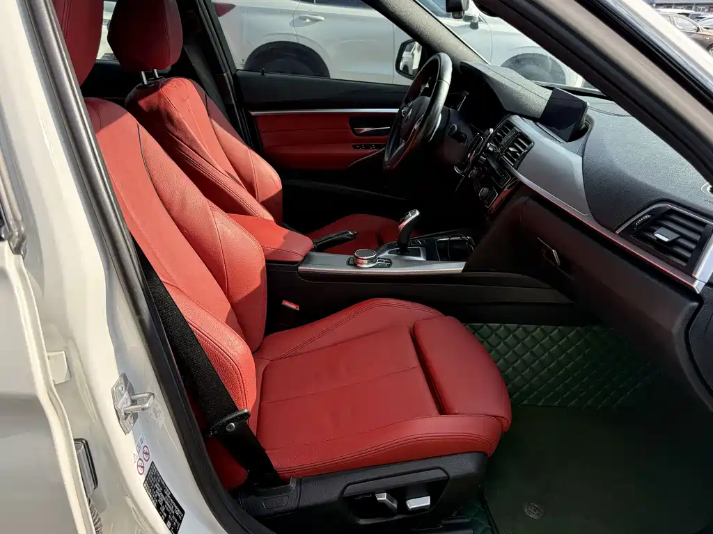 BMW 3 Series 2019 — фото 17