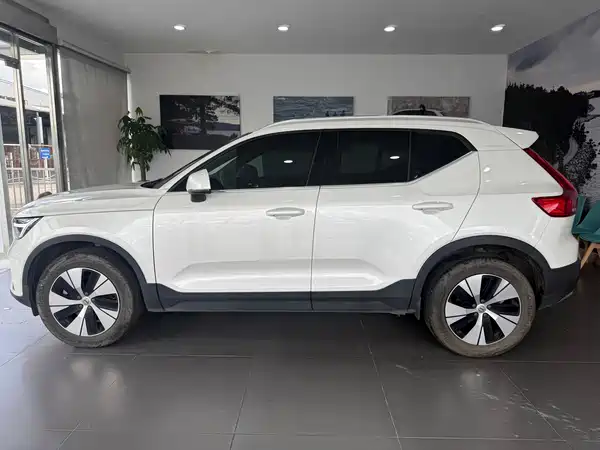 Volvo XC40 2024