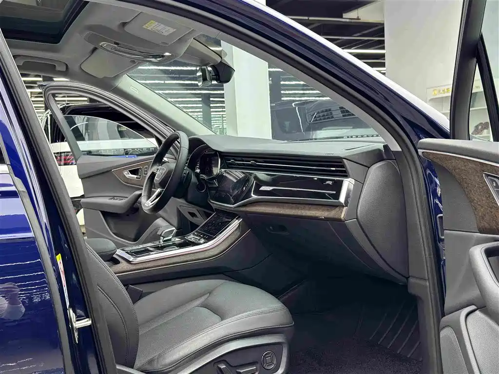 Audi Q7 2021 — фото 10