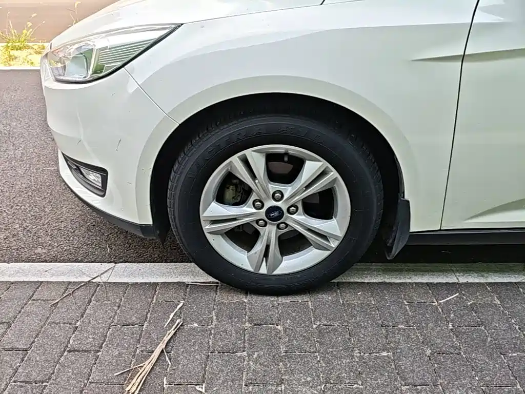 Ford Focus 2017 — фото 23