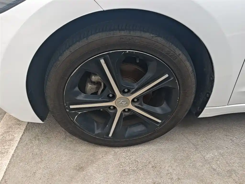 Hyundai Elantra 2018 — фото 23